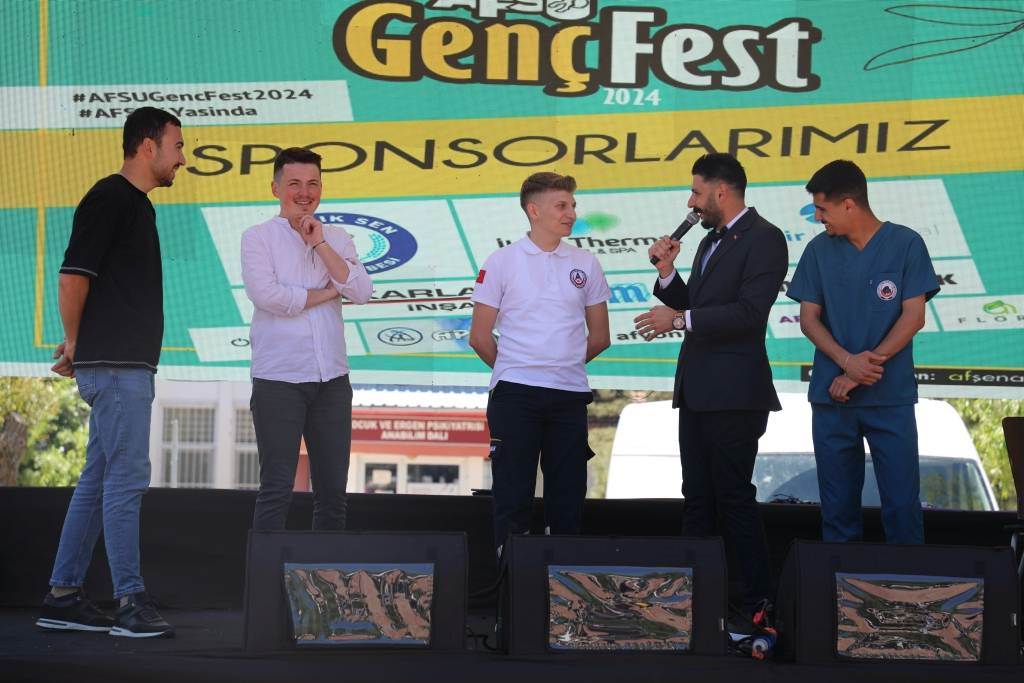 ZAFER SAĞLIK KÜLLİYESİNDE AFSÜ GENÇFEST 2024 COŞKUSU