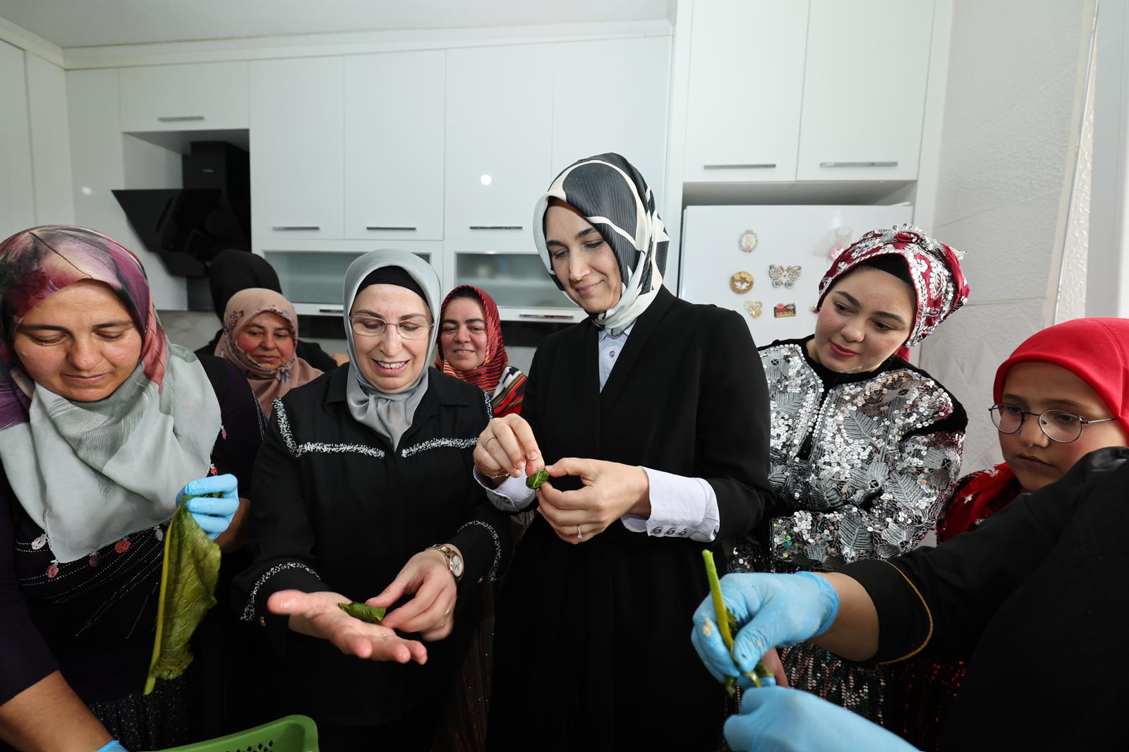'Devlet Ana' Kolları Sıvadı! Kadınlarla Coğrafi İşaret Tescilli "İlibada Dolması" Sardı