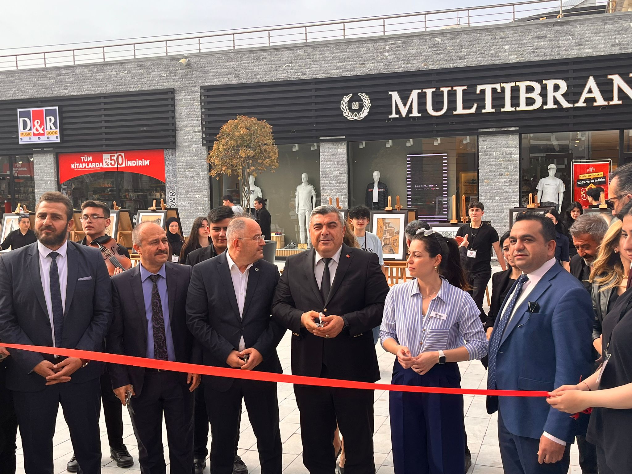 Güzel Sanatlar Rüzgarı: Etkinliğin Açılışını Onur Konuğu Miraç Sünnetci Gerçekleştirdi