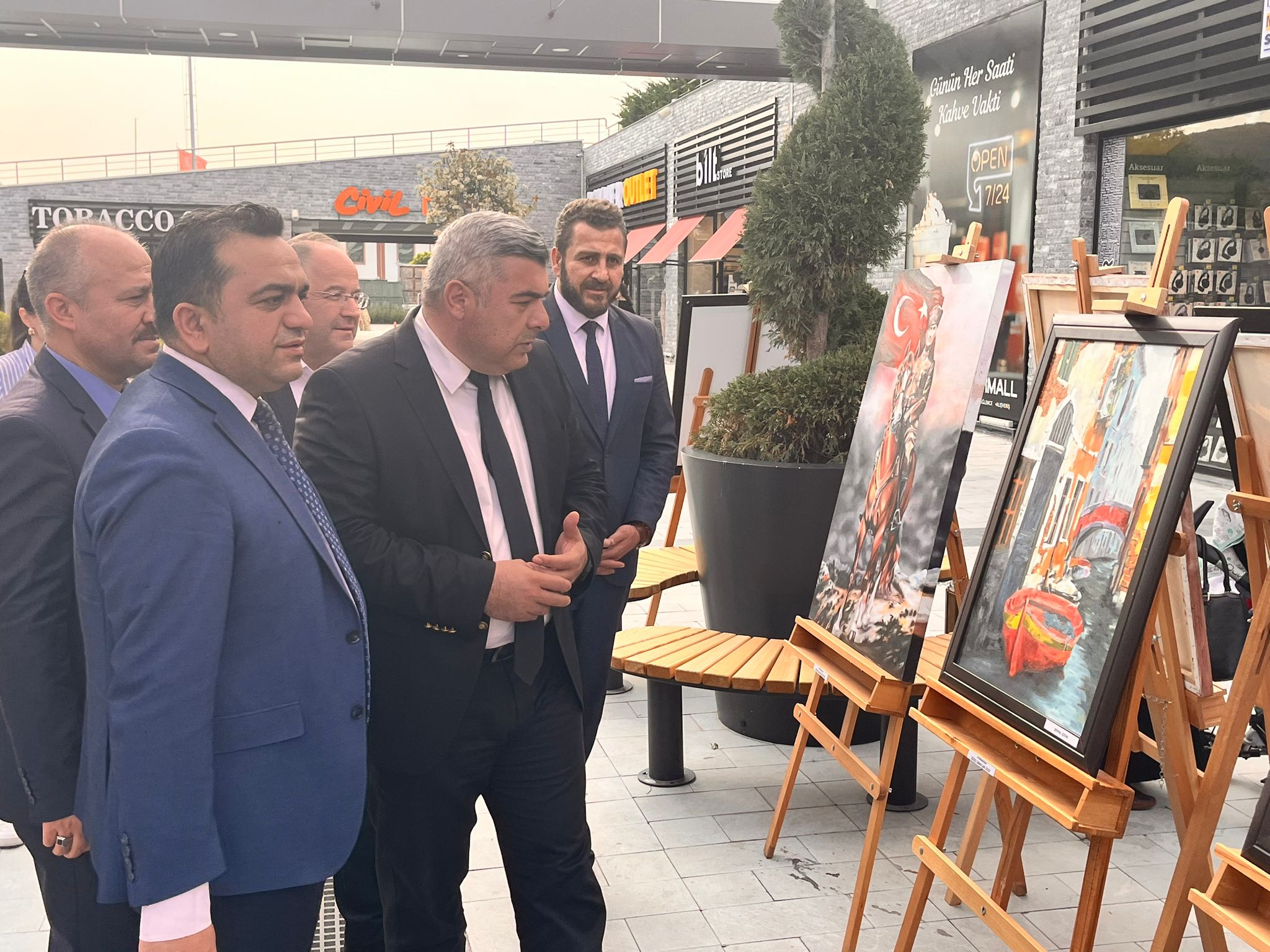 Güzel Sanatlar Rüzgarı: Etkinliğin Açılışını Onur Konuğu Miraç Sünnetci Gerçekleştirdi