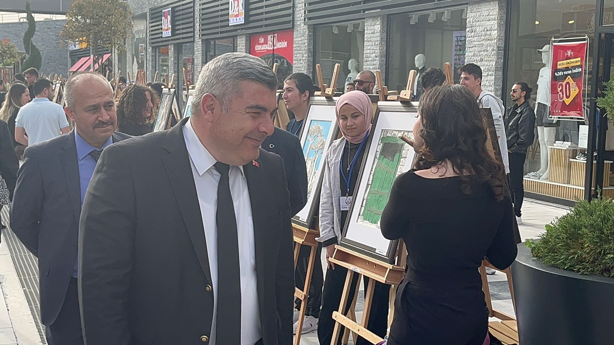 Güzel Sanatlar Rüzgarı: Etkinliğin Açılışını Onur Konuğu Miraç Sünnetci Gerçekleştirdi