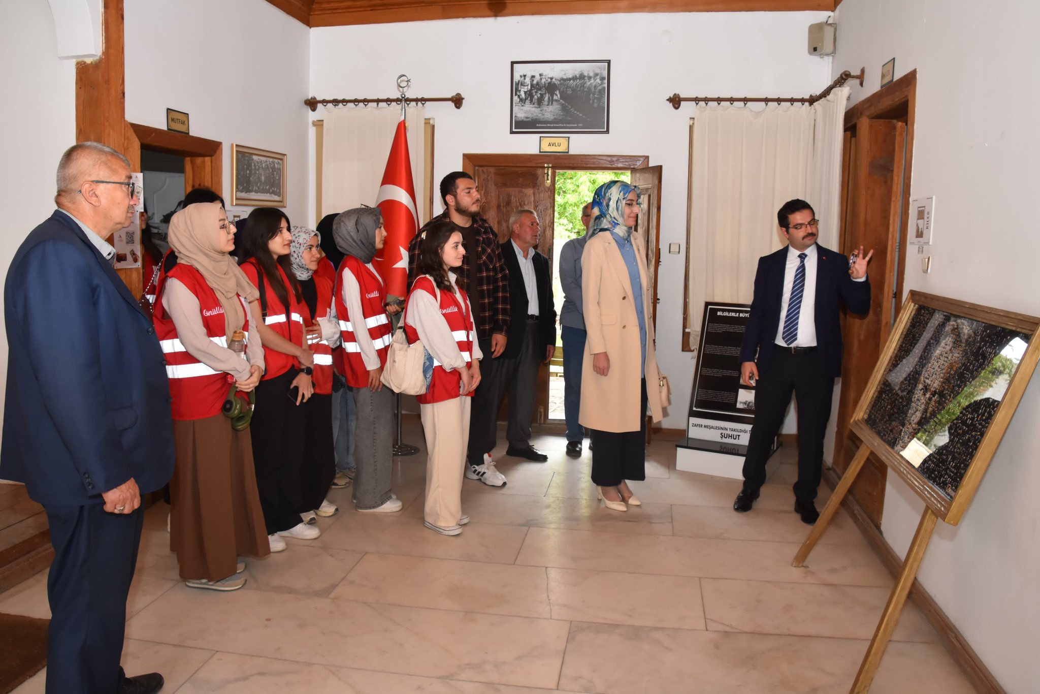 AFSÜ Genç Kızılay Topluluğu, Şuhut'ta Tarih Ve Kültürle Buluştu