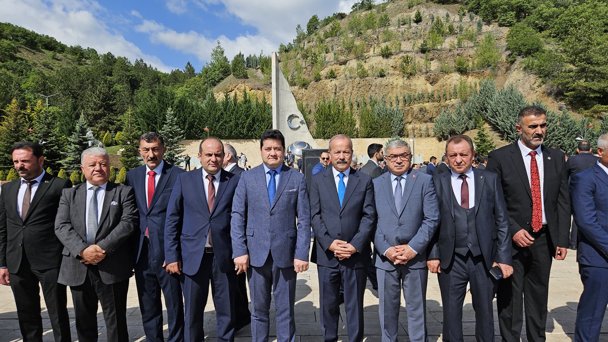 AFYON'UN BAŞKANLARI ÜLKÜCÜ ŞEHİTLER ANITINI GEZDİ
