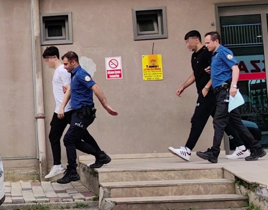 14 Yaşındaki Çocuğa Dehşeti Yaşattılar!