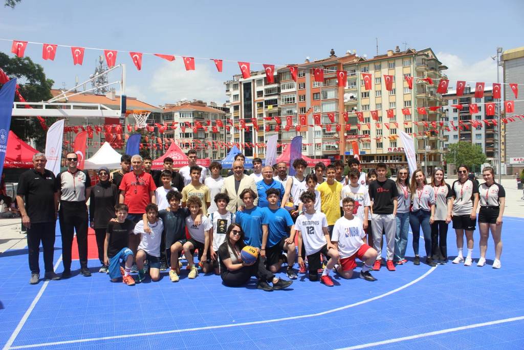 3X3 BASKETBOL TURNUVASI BAŞLADI
