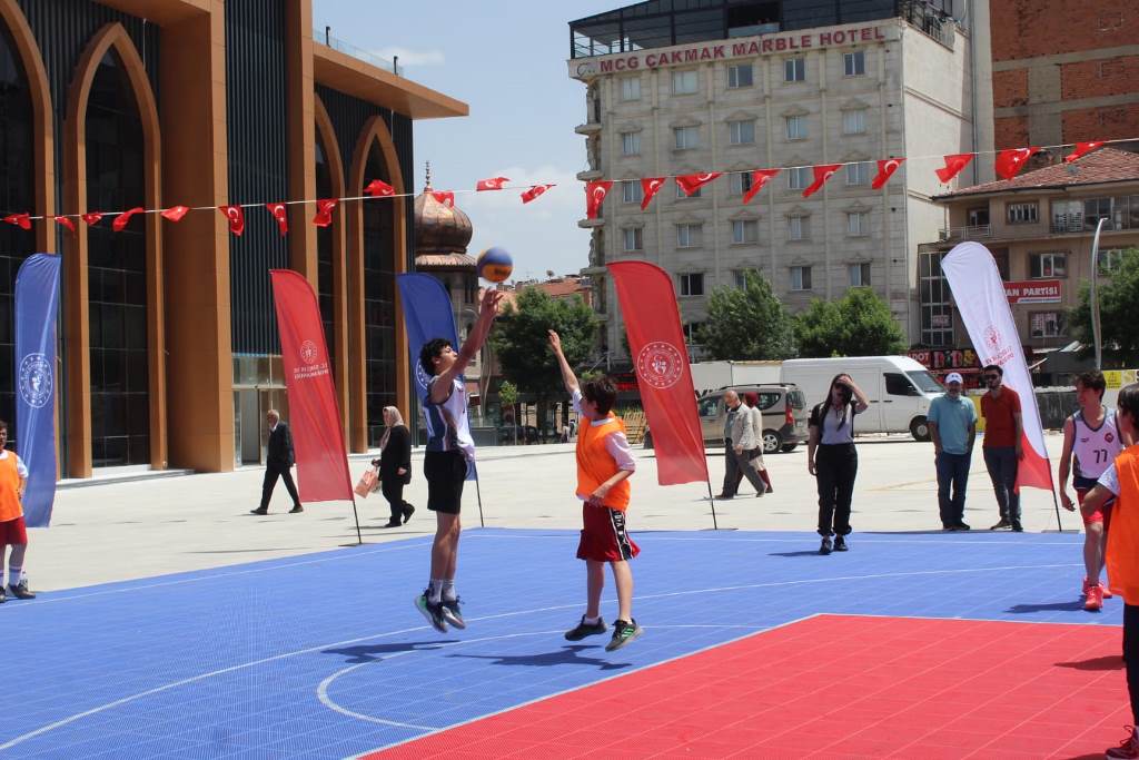 3X3 BASKETBOL TURNUVASI BAŞLADI