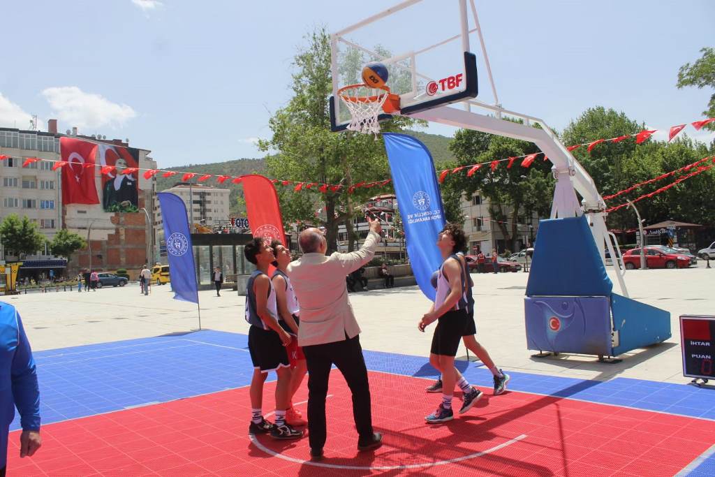 3X3 BASKETBOL TURNUVASI BAŞLADI
