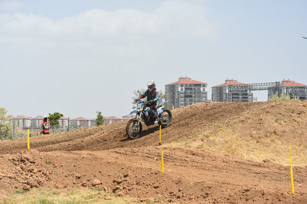 "DÜNYANIN EN GÜZEL MOTOKROS PARKURU OLAN AFYONKARAHİSAR'DA AÇTIK"