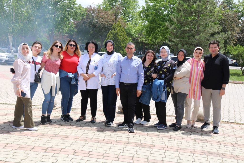 FUAR AİLESİ GELENEKSEL BAHAR PİKNİĞİNDE BULUŞTU