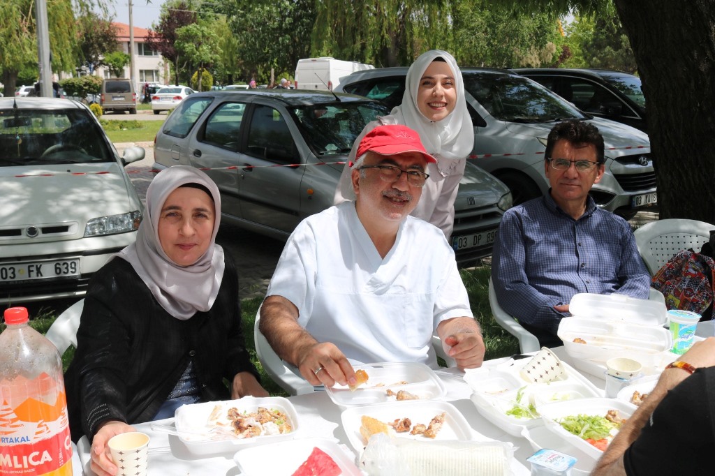 FUAR AİLESİ GELENEKSEL BAHAR PİKNİĞİNDE BULUŞTU