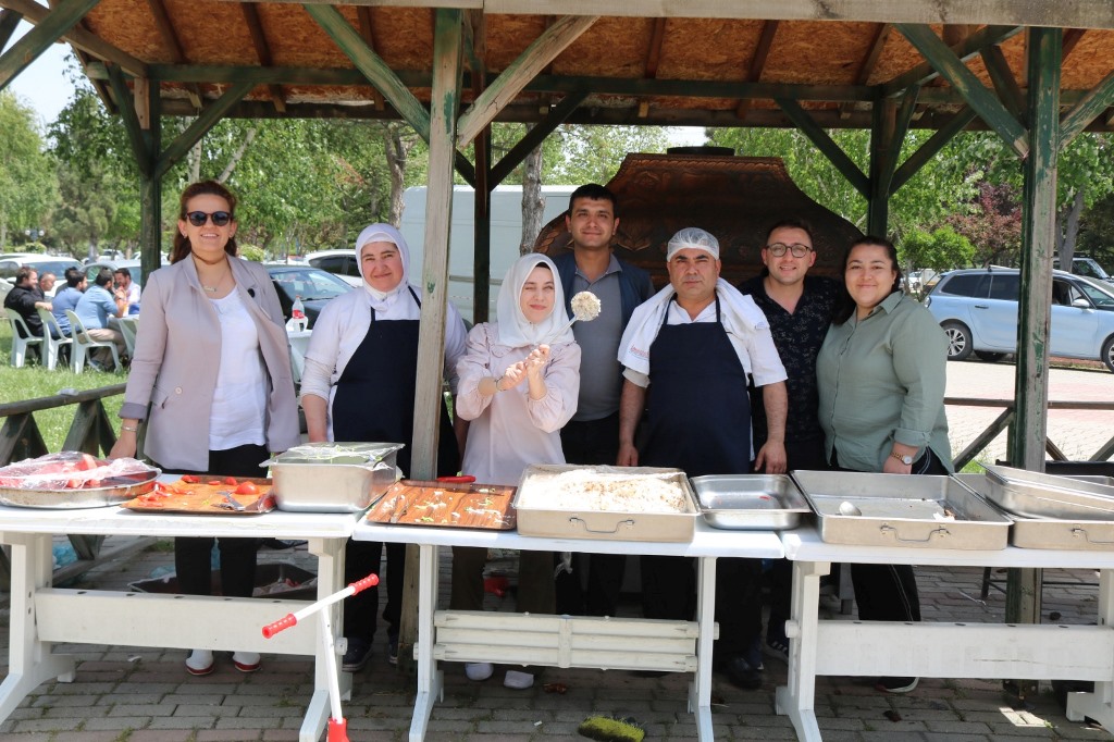 FUAR AİLESİ GELENEKSEL BAHAR PİKNİĞİNDE BULUŞTU