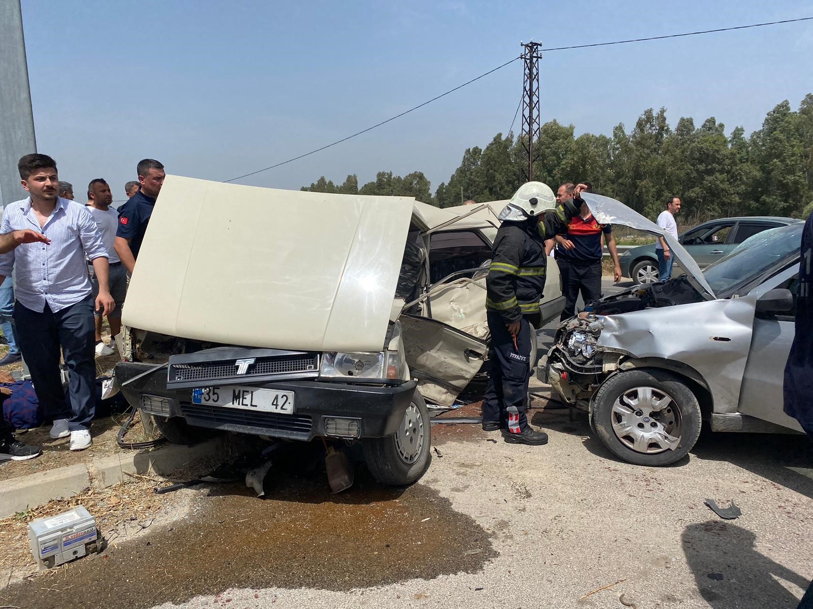 İki Otomobil Çarpıştı: 2’si Ağır 7 Kişi Yaralandı