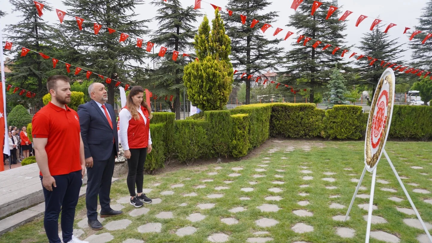 Afyon'da 19 Mayıs Coşkusu Kocatepe Anıtına Çelenk Sunumuyla Başladı