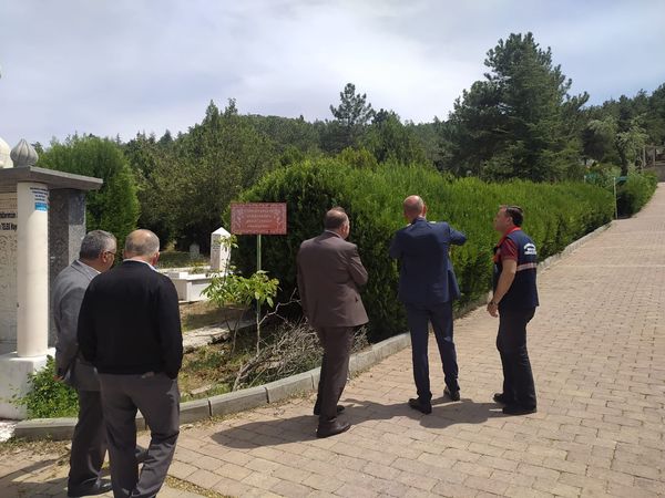 Başkan Kumartaşlı'dan Şehitliklere Anlamlı Ziyaret