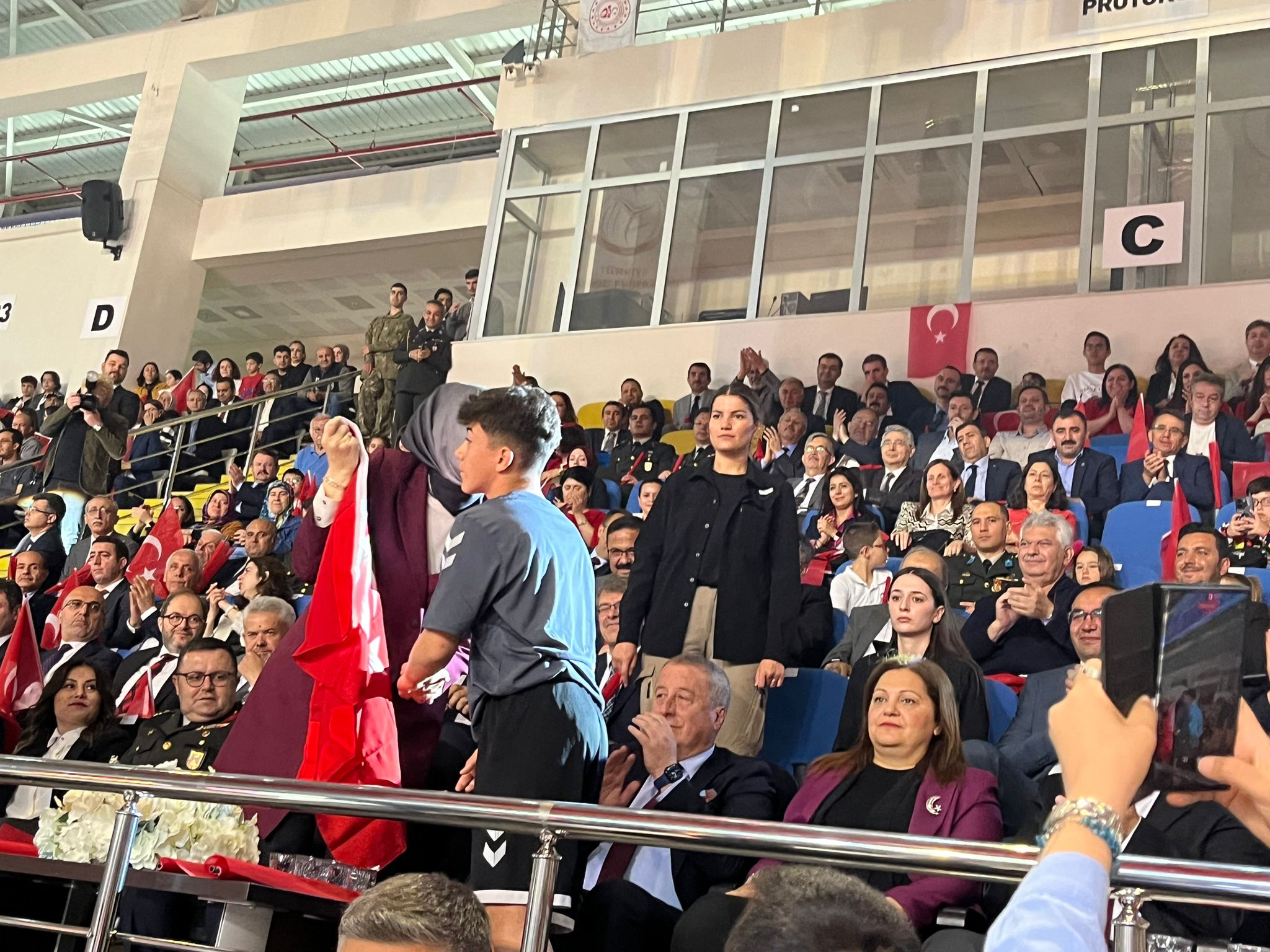 Dereceye Girenlere Ödülleri Verildi