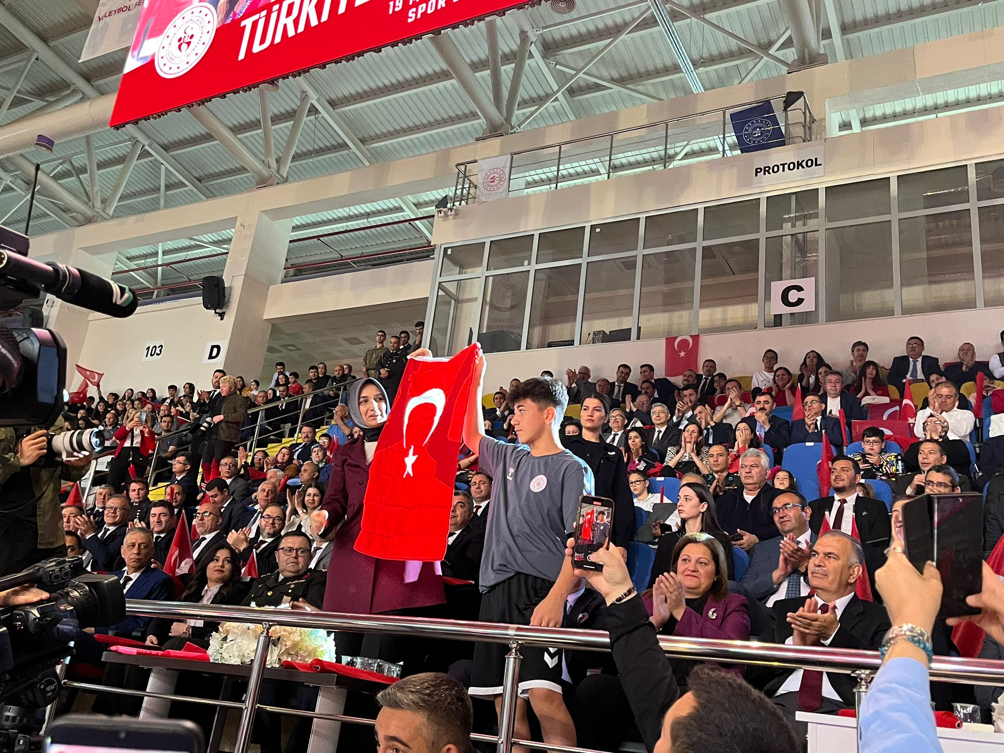 Dereceye Girenlere Ödülleri Verildi