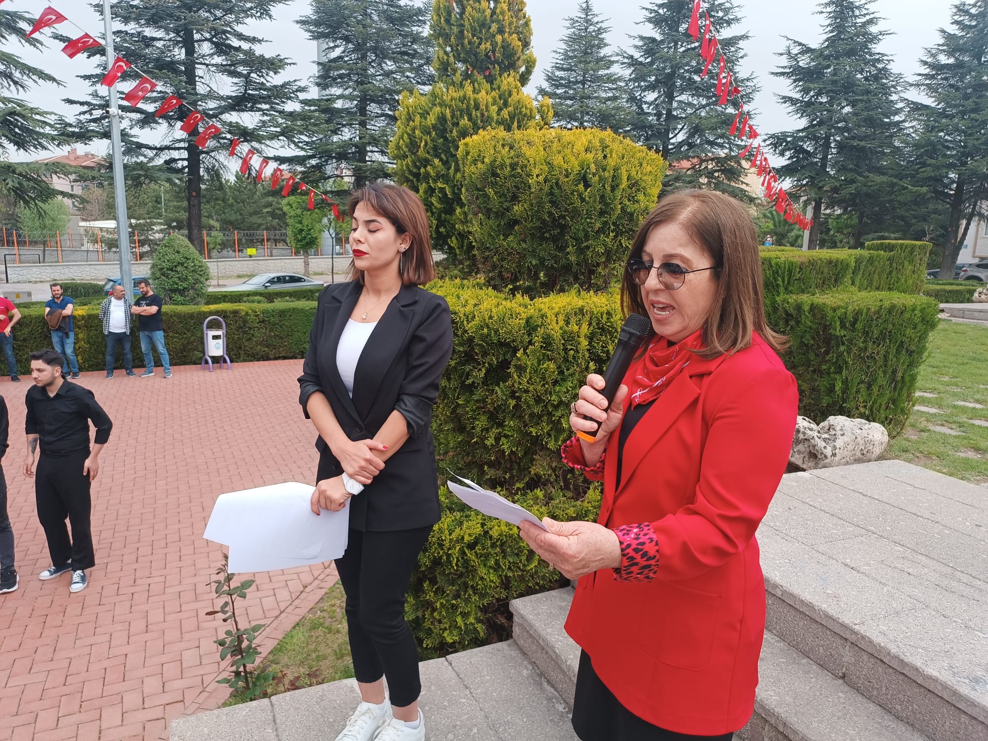 Afyon'da Ki STK'lardan Kocatepe Anıtına Çelenk Sunumu Gerçekleşti