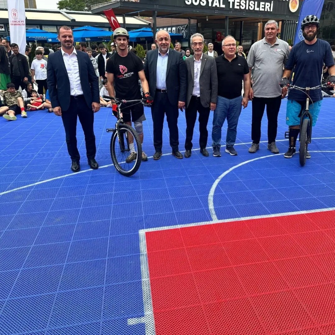 Gençlik ve Spor İl Müdürü Kasapoğlu Zafer Meydanında Gençlerle Buluştu