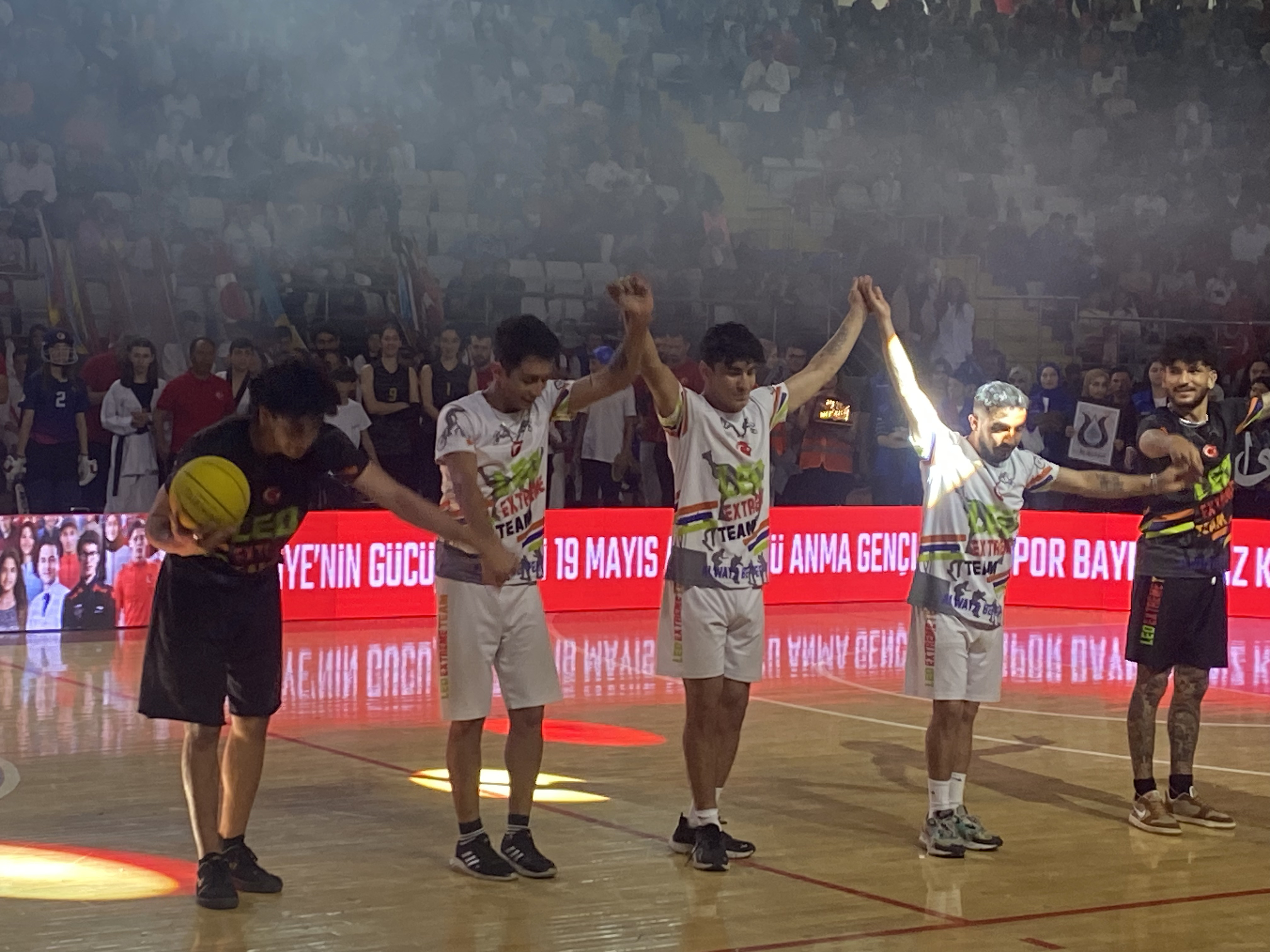 'Leo Extreme Team' Sporcularının Basketbol Şovları 19 Mayıs Törenlerine Renk Kattı!