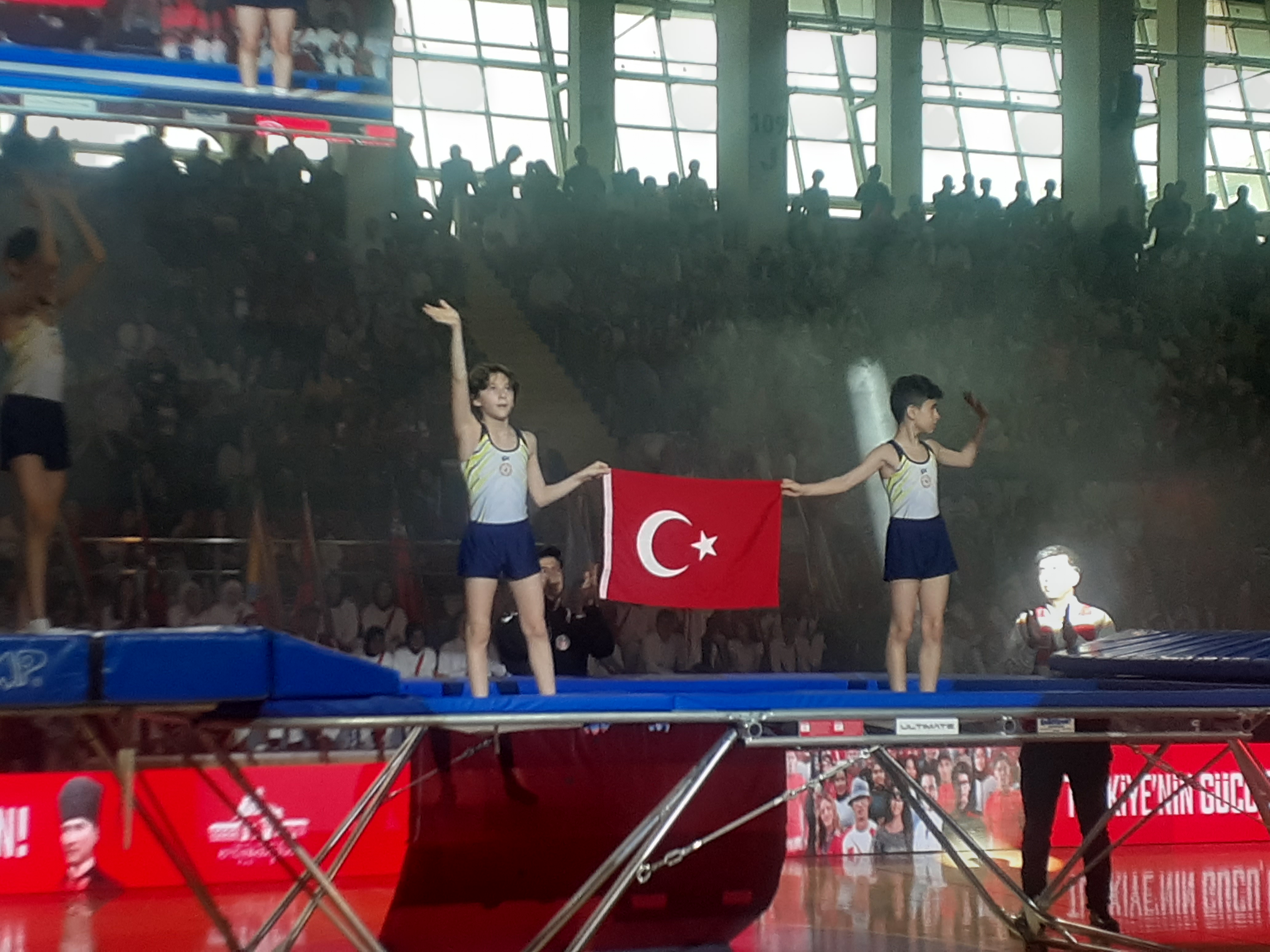 Afyonkarahisar'da Trambolin Şöleni: Gençlerin Gösterisi, Büyük İlgi Gördü