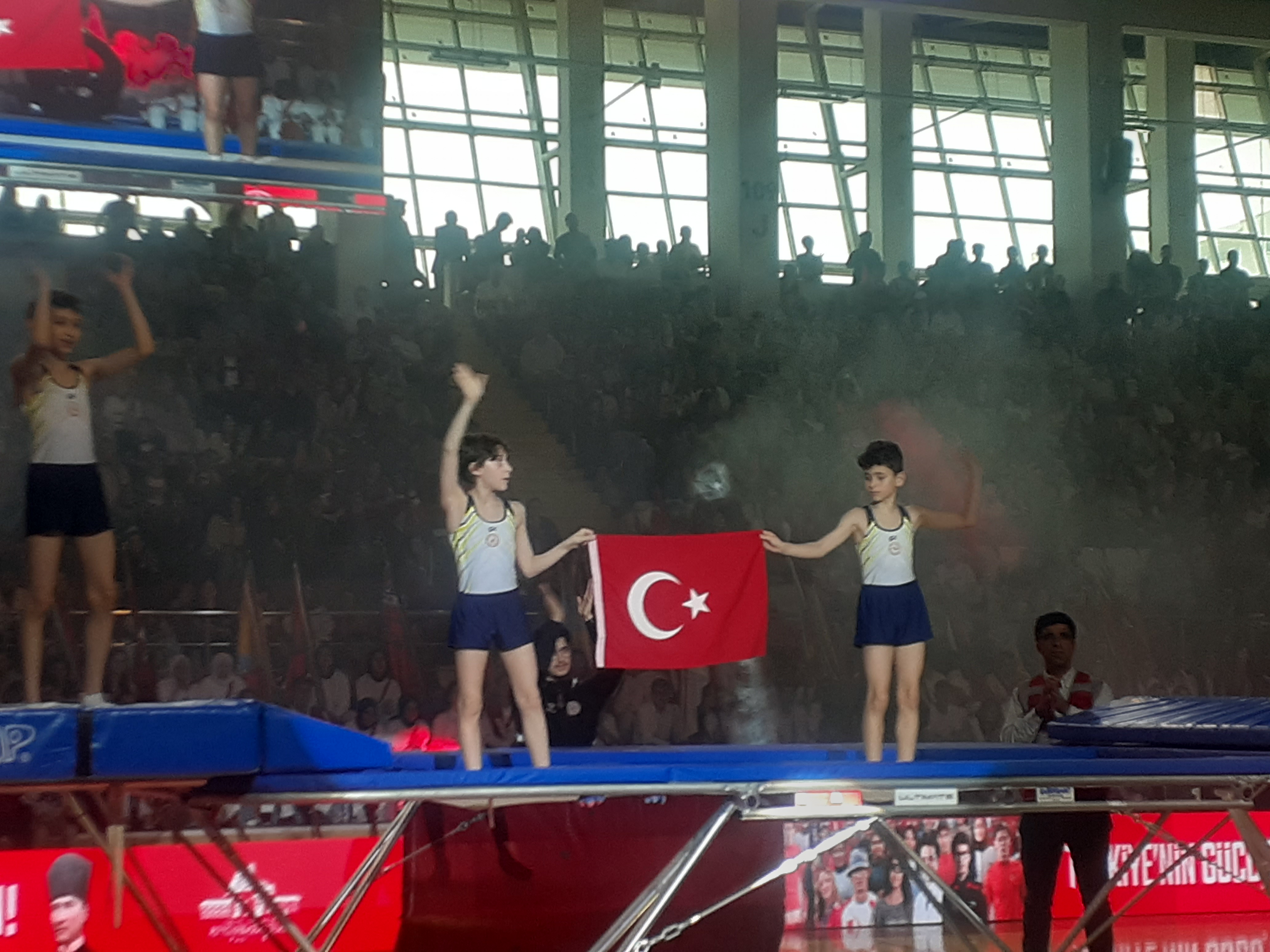 Afyonkarahisar'da Trambolin Şöleni: Gençlerin Gösterisi, Büyük İlgi Gördü