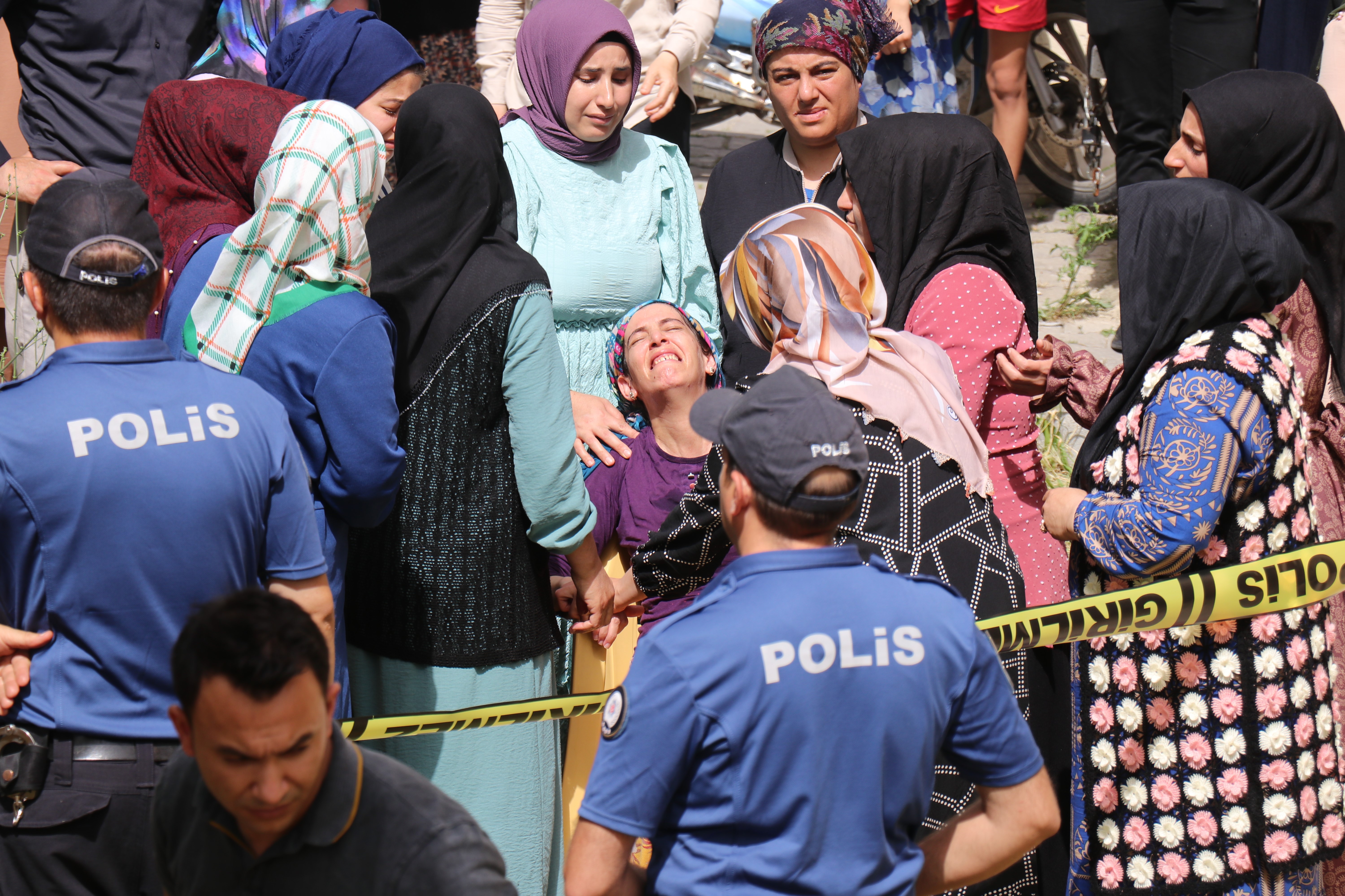 14 Katlı Binanın 8. Katından Düştü Minik Umut Yaşamını Yitirdi