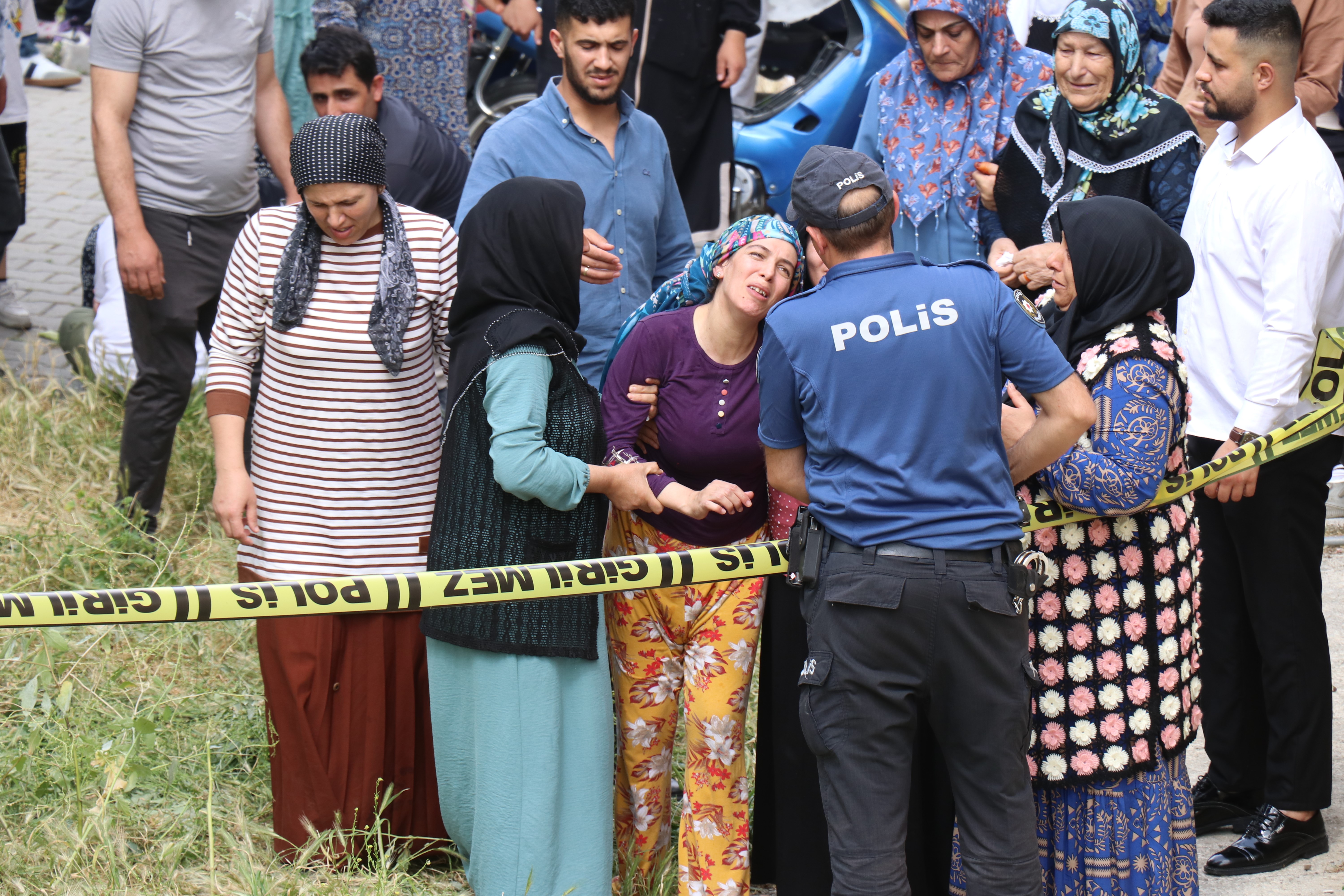 14 Katlı Binanın 8. Katından Düştü Minik Umut Yaşamını Yitirdi