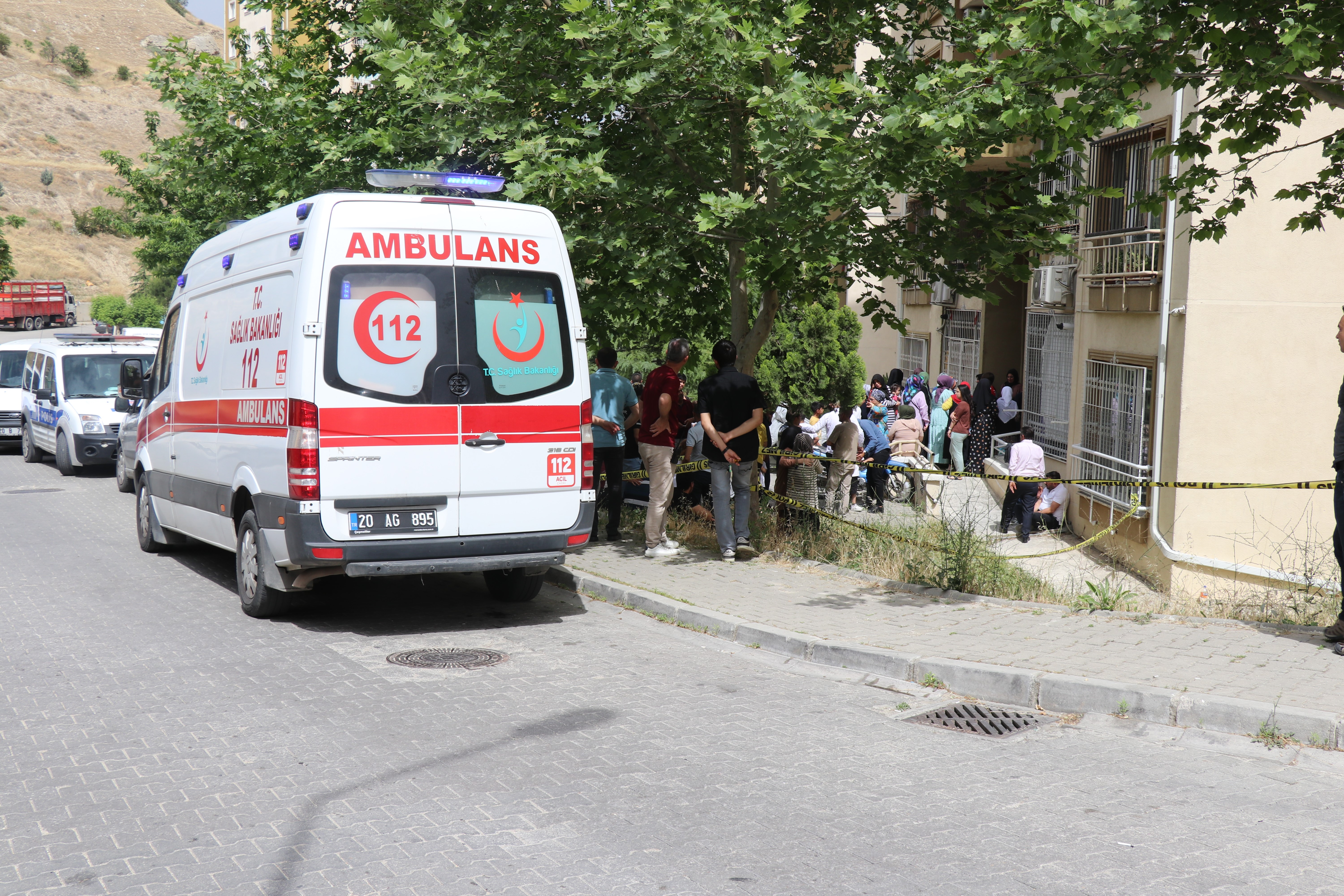 14 Katlı Binanın 8. Katından Düştü Minik Umut Yaşamını Yitirdi