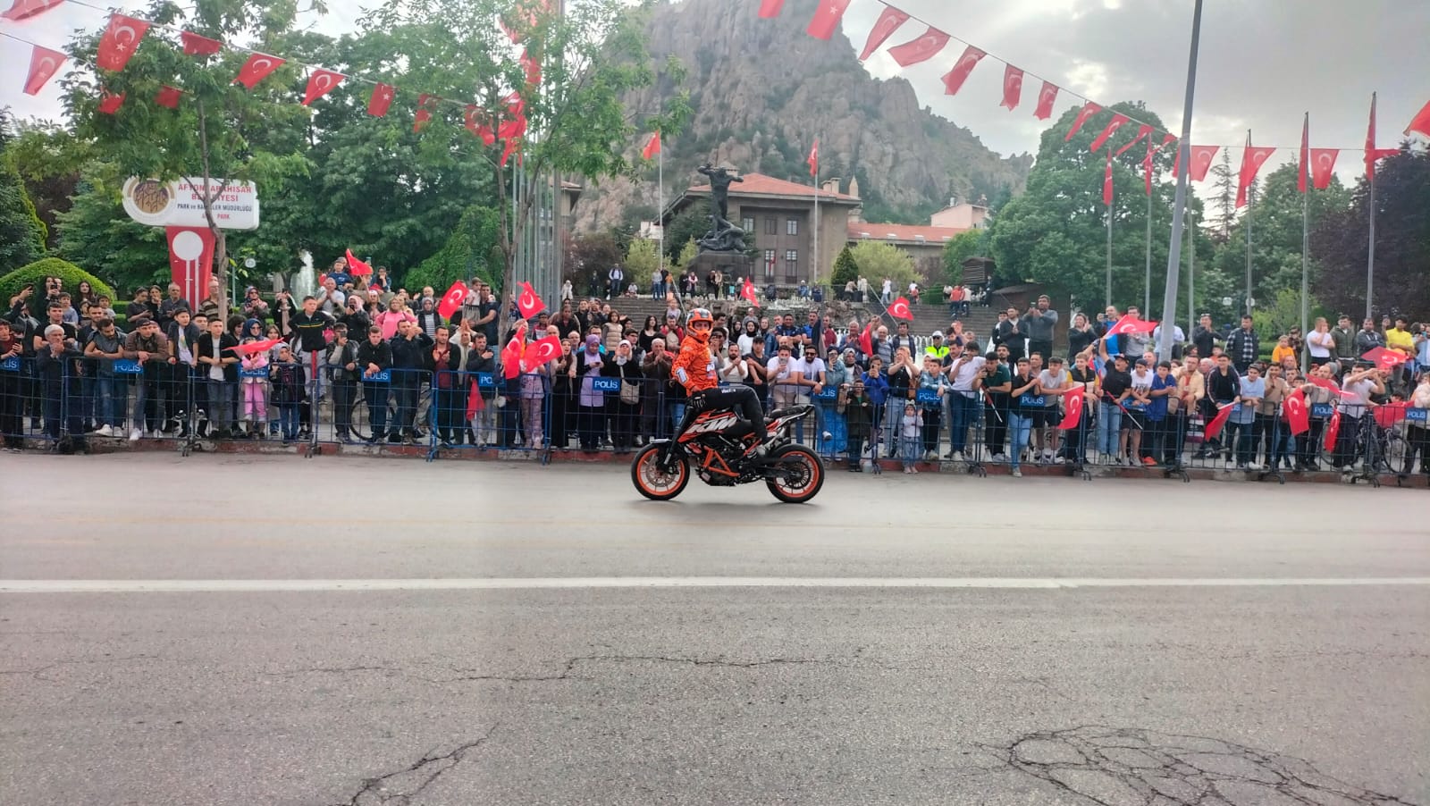 Birkan Polat'ın Cesur Performansı! Afyonkarahisar'a Unutulmaz Anlar Yaşattı
