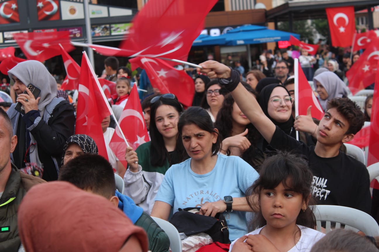 Başkan Köksal, Afyonkarahisar Belediyesi'nin Düzenlediği 19 Mayıs Programında Gençliğe ve Spora Işık Tuttu