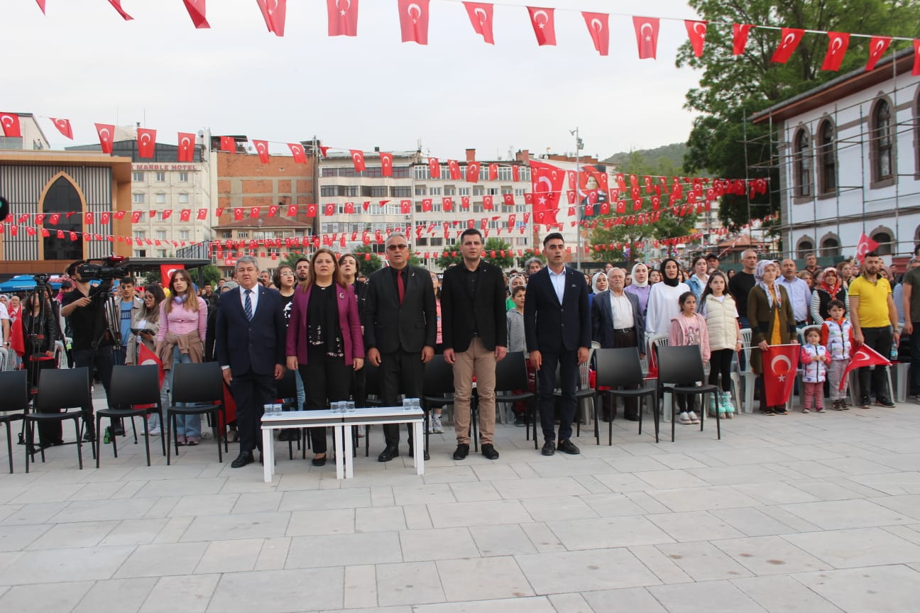 Başkan Köksal, Afyonkarahisar Belediyesi'nin Düzenlediği 19 Mayıs Programında Gençliğe ve Spora Işık Tuttu