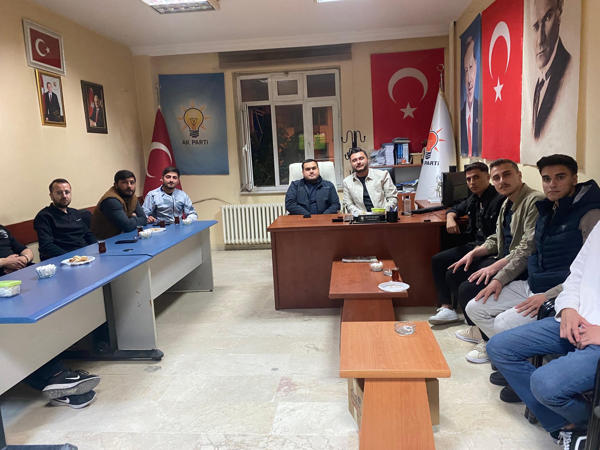 AK Gençlik Çalışmalarını Sürdürüyor Teşkilat Başkanı Karahan ve Ekibi İscehisar'da