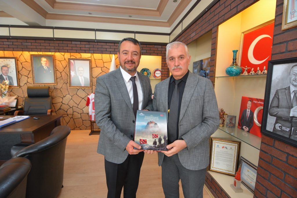 BAŞKAN ÖZTAŞ'A ANLAMLI HEDİYE
