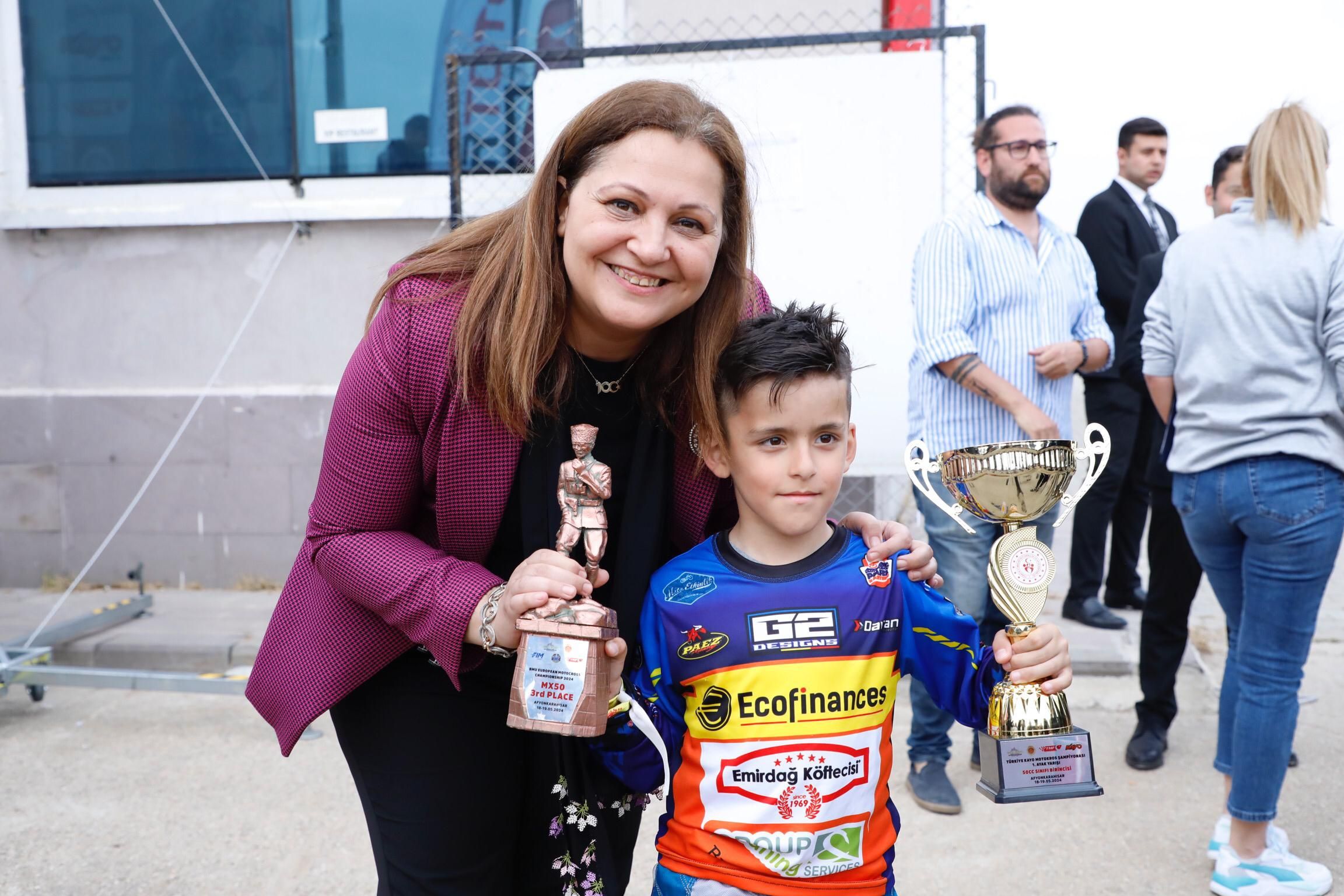 GENÇLİK VE SPOR BAYRAMINA ÖZEL ŞAMPİYONA NEFESLERİ KESTİ