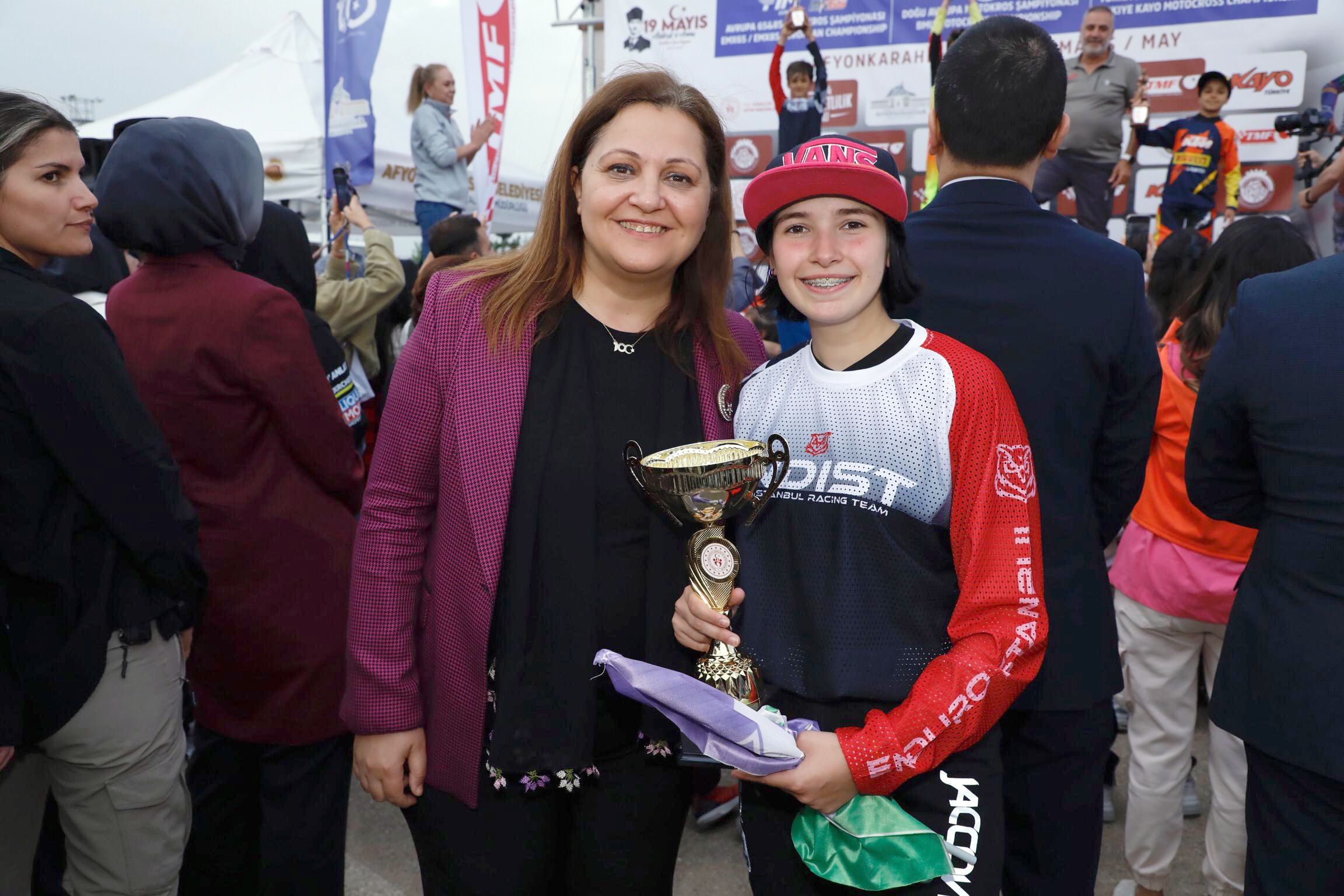 GENÇLİK VE SPOR BAYRAMINA ÖZEL ŞAMPİYONA NEFESLERİ KESTİ