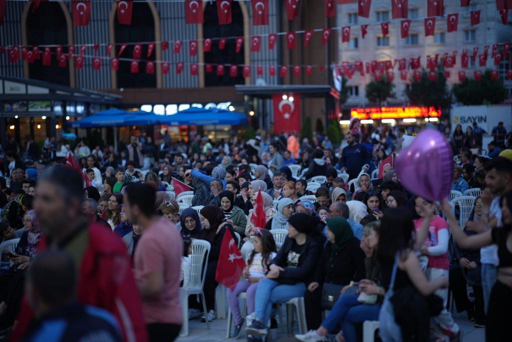 AFYONKARAHİSAR 19 MAYIS COŞKUSUNU DOYASIYA YAŞADI