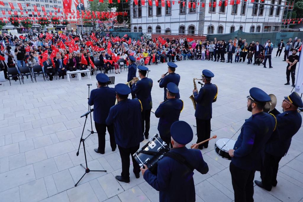 AFYONKARAHİSAR 19 MAYIS COŞKUSUNU DOYASIYA YAŞADI