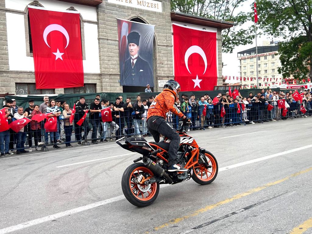 AFYONKARAHİSAR 19 MAYIS COŞKUSUNU DOYASIYA YAŞADI