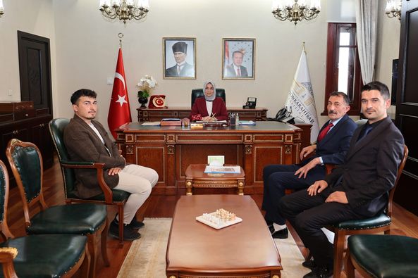 Vali  Yiğitbaşı, İlçe Belediye Başkanları ve İHH İnsani Yardım Vakfı Yetkililerini Kabul Etti
