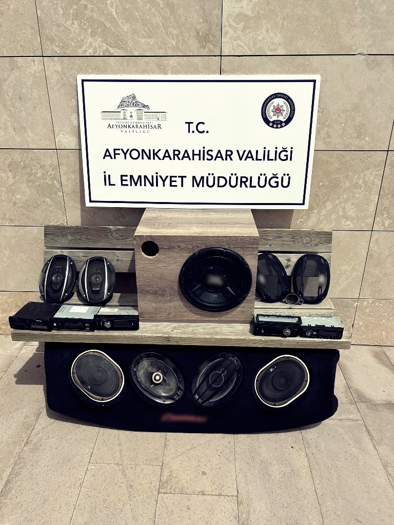 AFYON’DA OTOMOBİL VE KAMYONLARI SOYAN ŞAHISLAR YAKALANDI