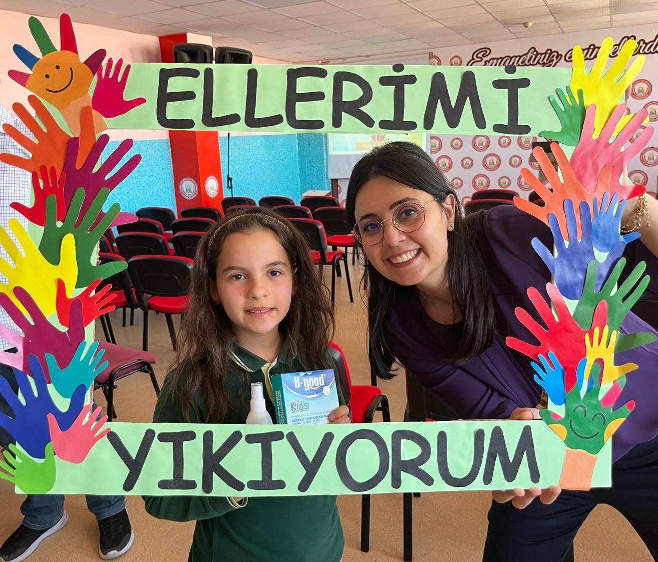 AFSÜ Akademisyenleri İlkokul Öğrencilerine Hijyen Kurallarını Anlattı