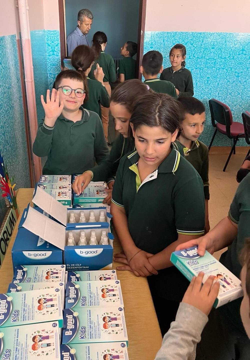 AFSÜ Akademisyenleri İlkokul Öğrencilerine Hijyen Kurallarını Anlattı