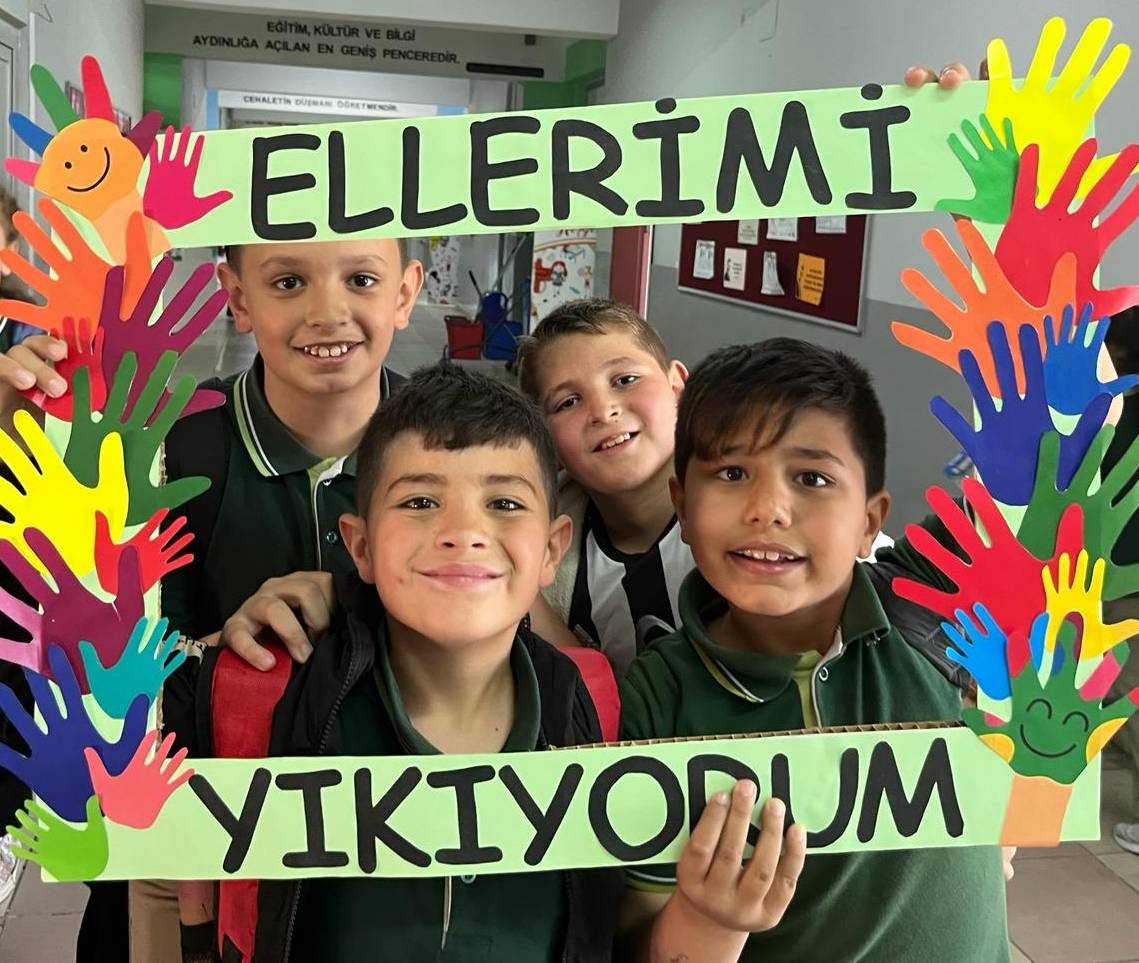 AFSÜ Akademisyenleri İlkokul Öğrencilerine Hijyen Kurallarını Anlattı