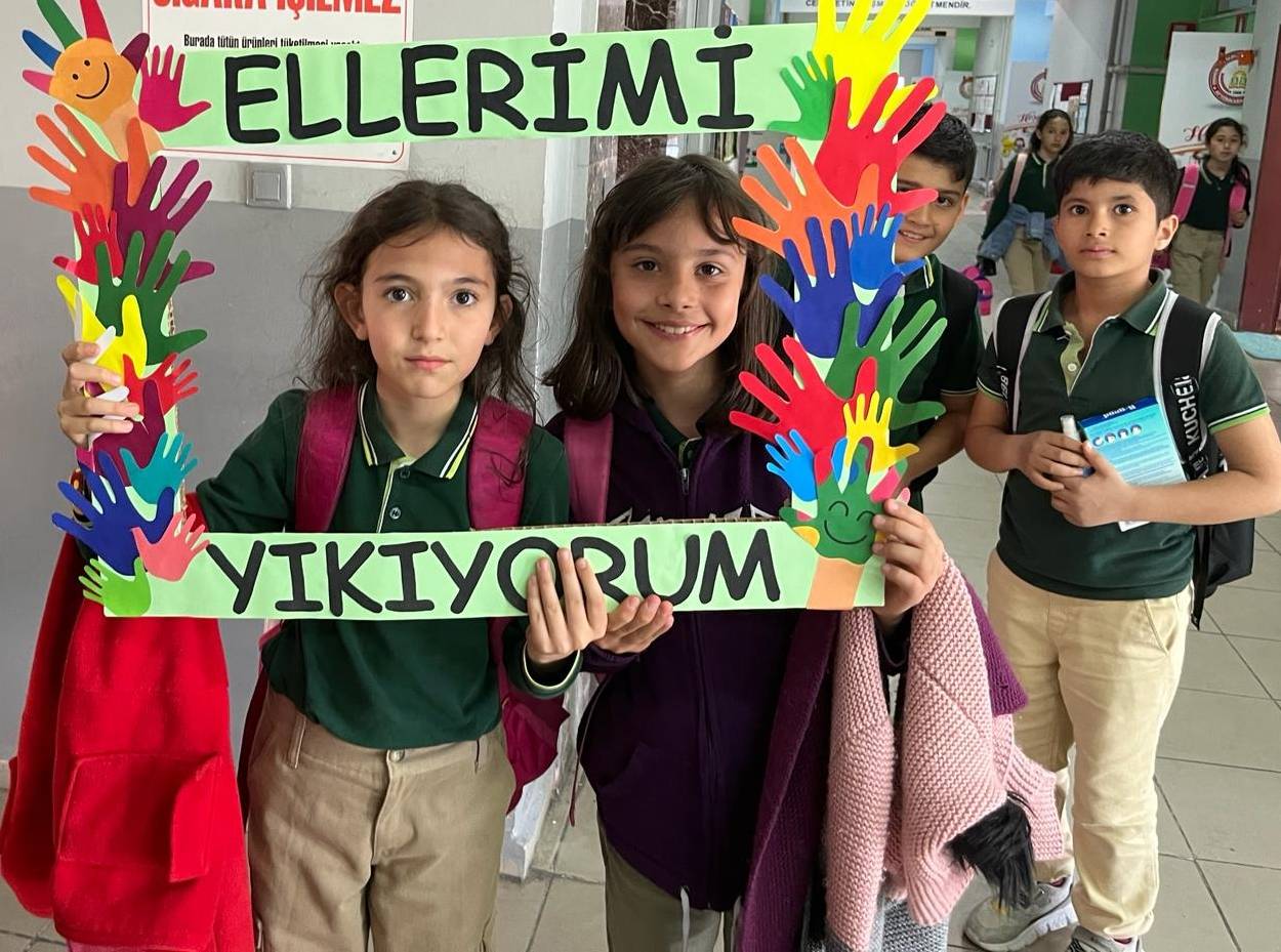 AFSÜ Akademisyenleri İlkokul Öğrencilerine Hijyen Kurallarını Anlattı