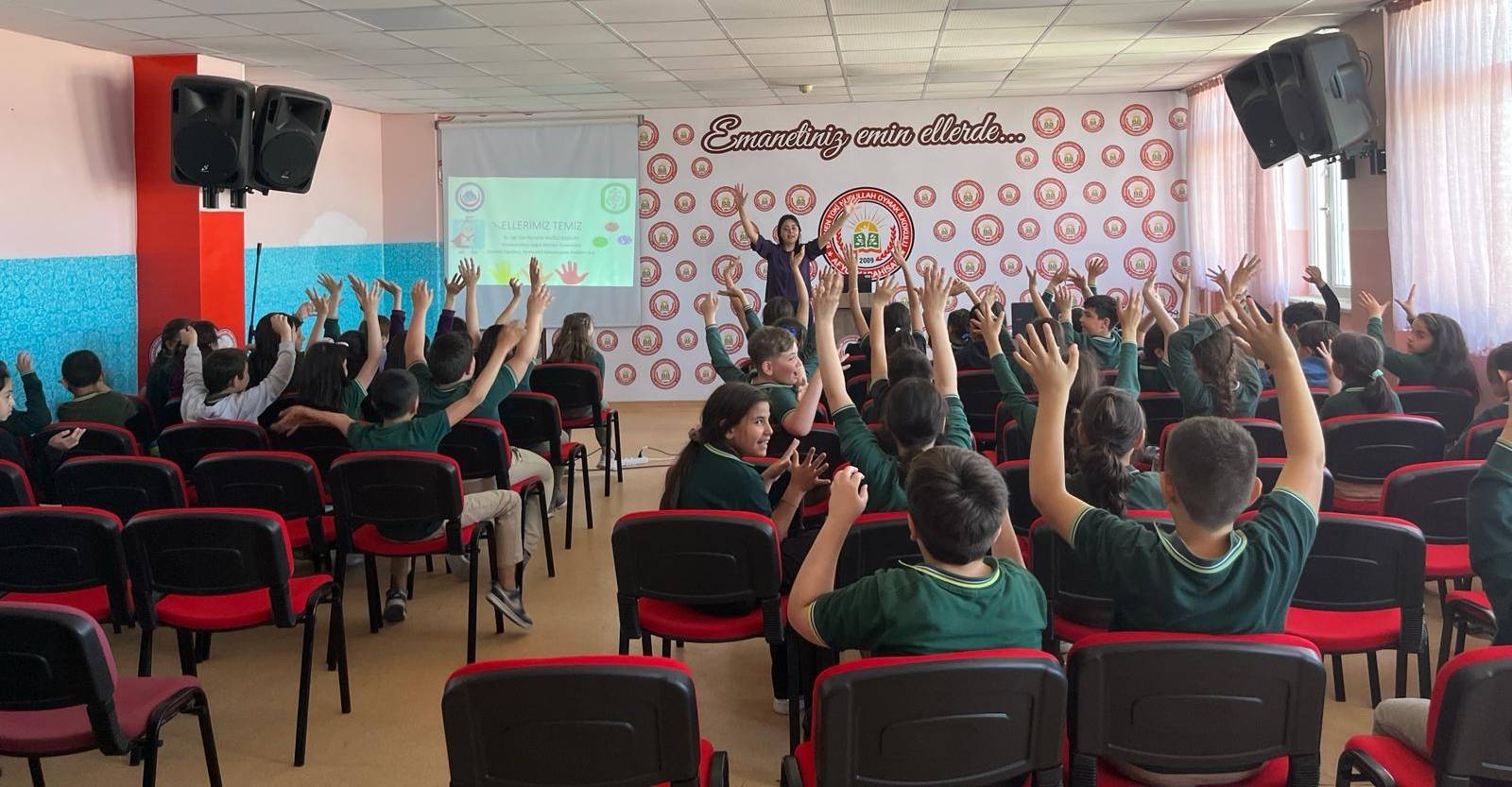 AFSÜ Akademisyenleri İlkokul Öğrencilerine Hijyen Kurallarını Anlattı