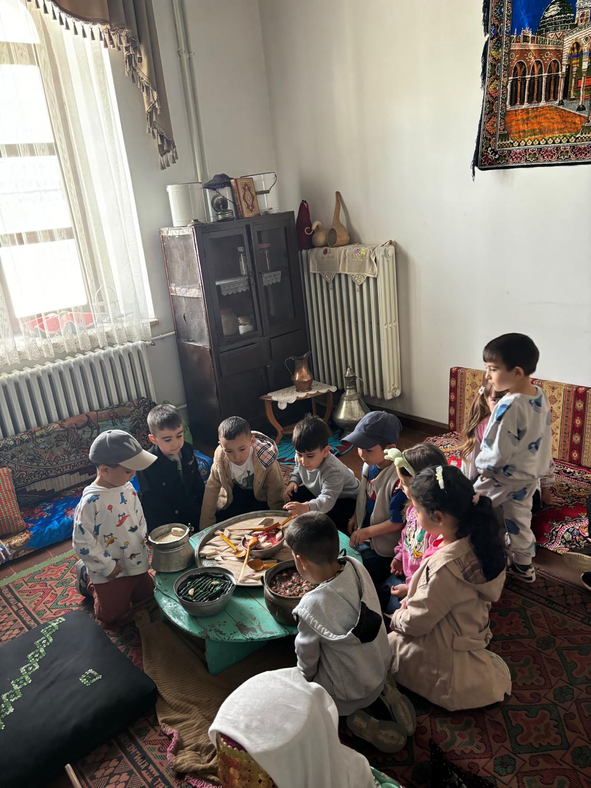 EMİRDAĞ KÜLTÜR EVİ MİNİK MİSAFİRLERİNİ AĞIRLADI