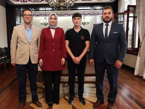 Vali Yiğitbaşı  yetenekli öğrenciyi makamında misafir etti