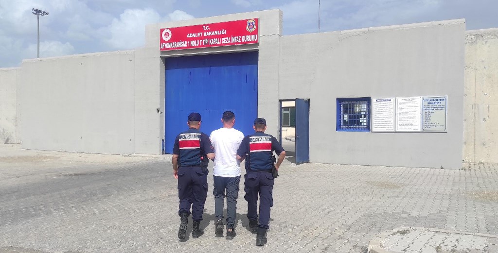 KAÇAK ŞAHIS ÇOBANLAR'DA YAKALANDI