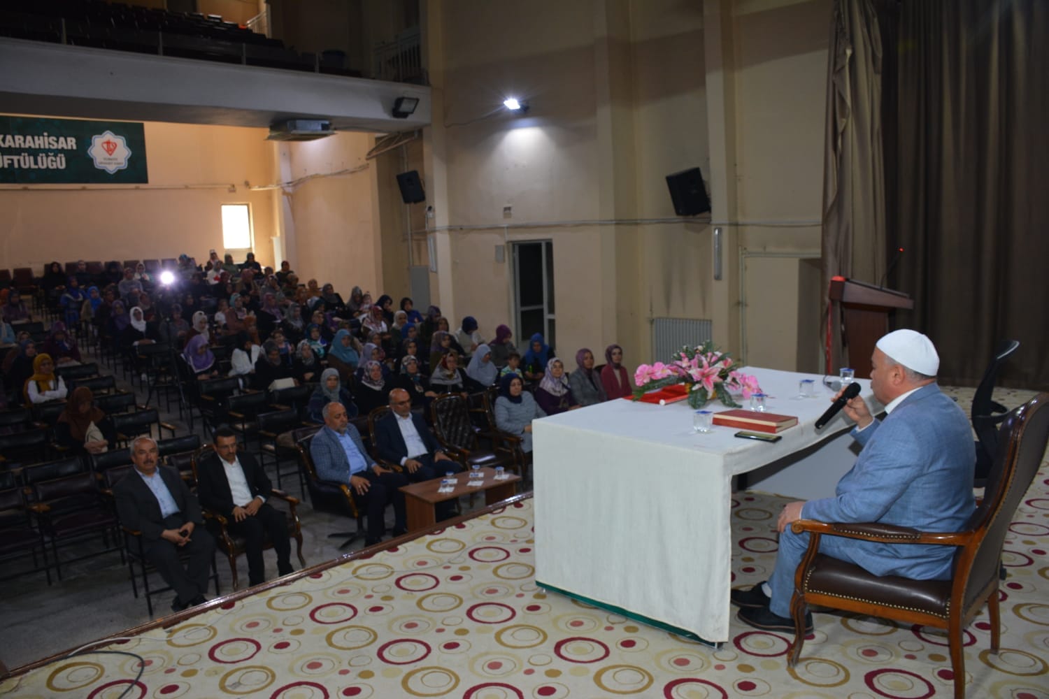 SAVAŞ GÖÇ VE AİLE KONULU KONFERANS DÜZENLENDİ