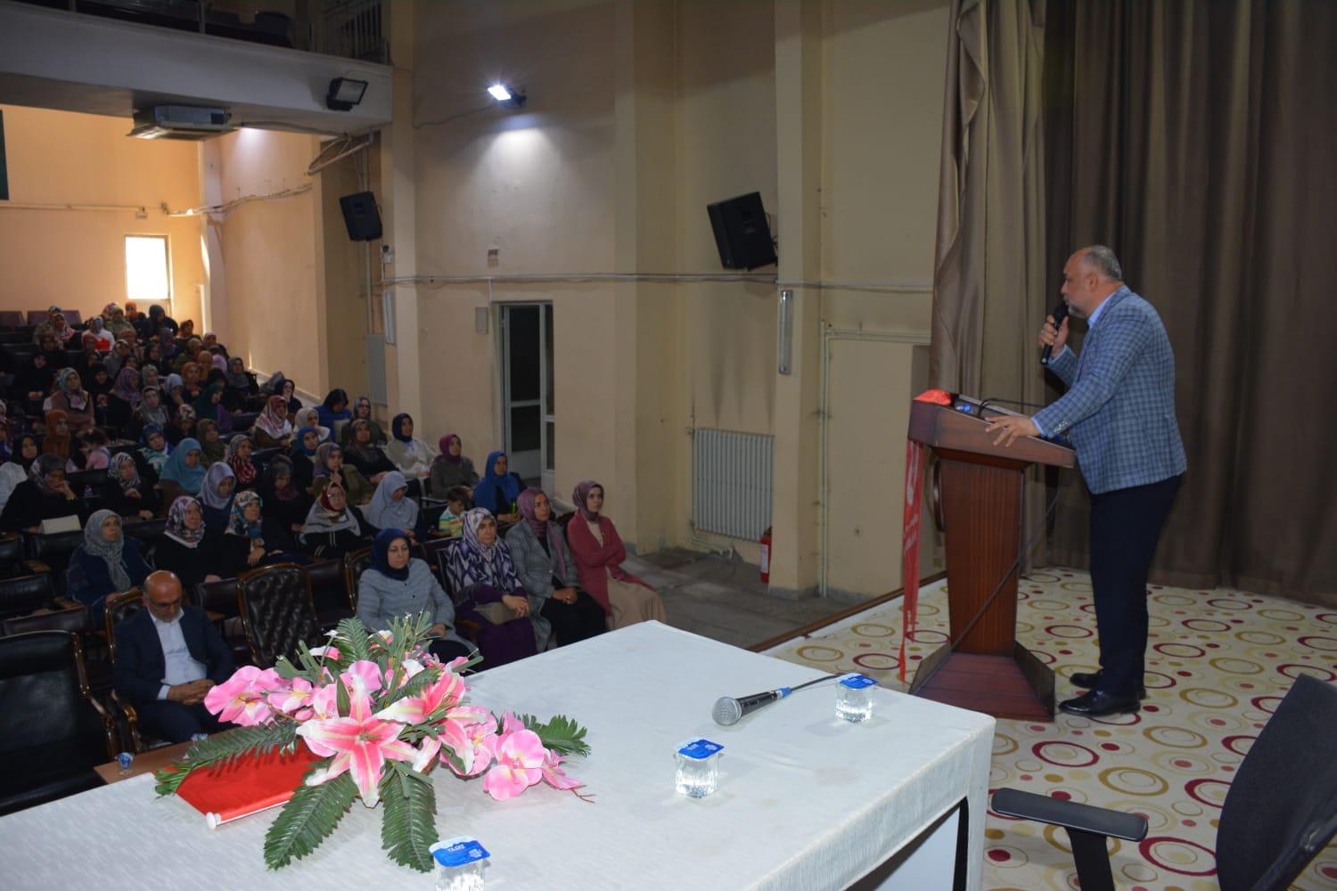 SAVAŞ GÖÇ VE AİLE KONULU KONFERANS DÜZENLENDİ